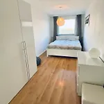 شقة 